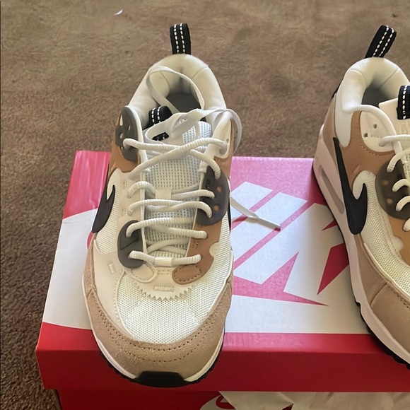 Brand new! Never worn! Nike Air Max 90 Futura Sneakers! - Picture 7 of 9